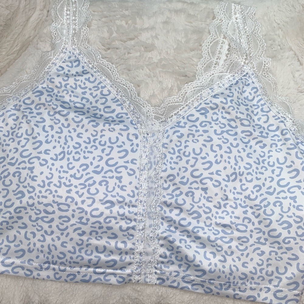 Blue and while leopard print tank top!